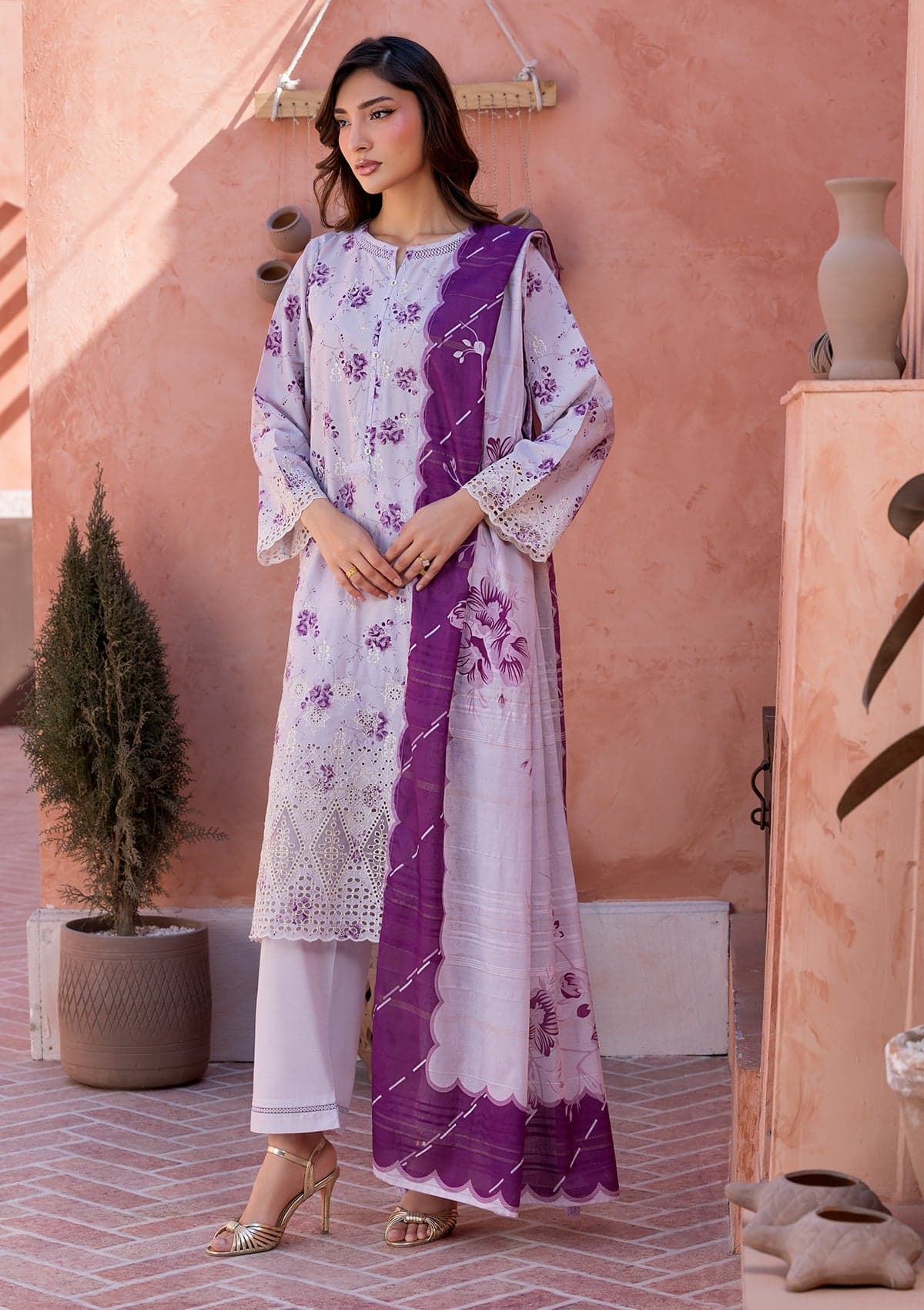 Zahra Embroidered Kurta Set